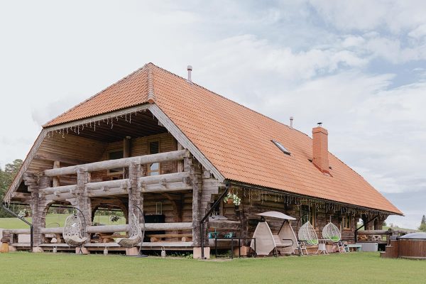 Kalna Raskumi, Viesu nams, Vecpiebalga, Alauksta ezers | Аренда гидромассажной ванны на берегу озера Алаукста, Вецпиебалга