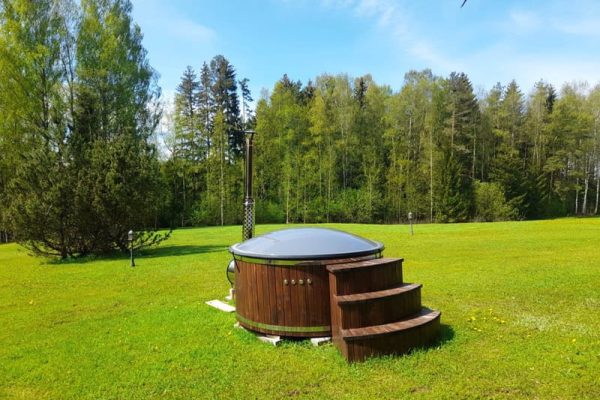 Kalna Raskumi, Viesu nams, Vecpiebalga, Alauksta ezers | Аренда гидромассажной ванны на берегу озера Алаукста, Вецпиебалга