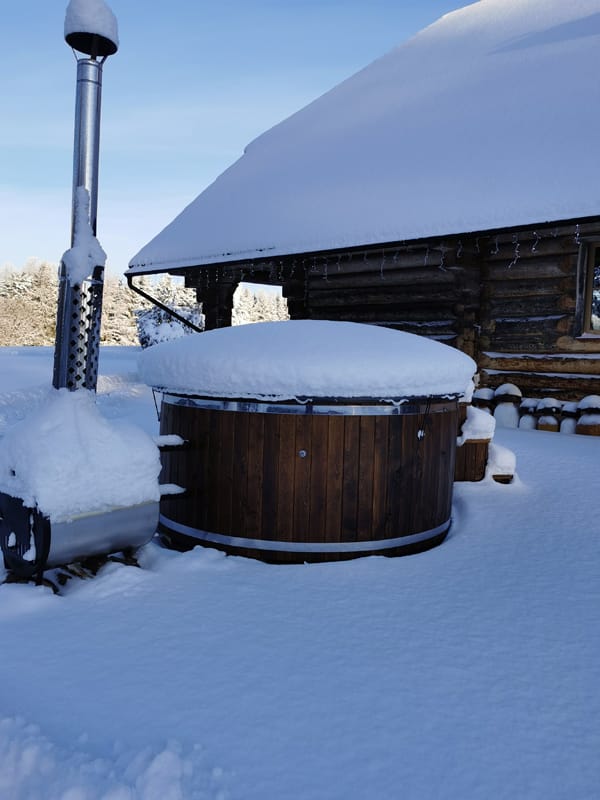 Kalna Raskumi, Viesu nams, Vecpiebalga, Alauksta ezers | Hot tub for rent on the shore of Alauksta lake, Vecpiebalga