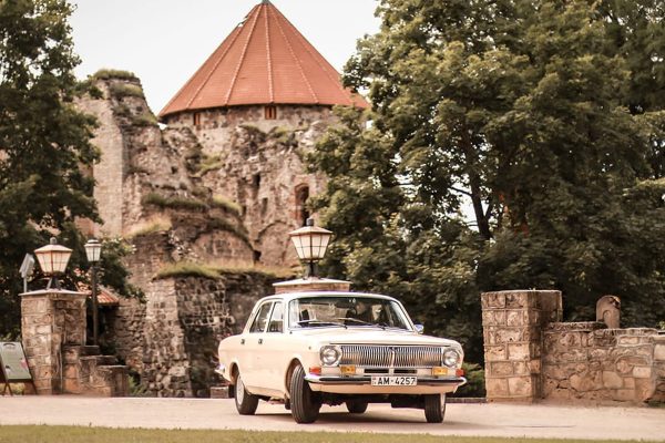 Kalna Raskumi, Viesu nams, Vecpiebalga, Alauksta ezers | Прокат ретро-автомобилей в Риге-Векпиебалге для свадеб, фотосессий