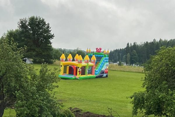 Kalna Raskumi, Guest house, Vecpiebalga, Alauksta lake | Прокат надувных аттракционов в Вецпиебалге, озеро Алаукста